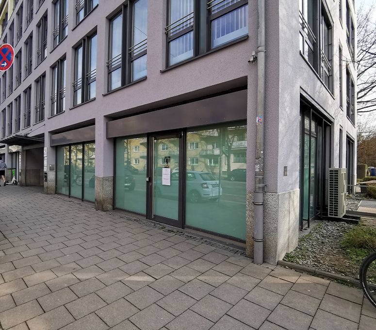 Neuvermietung einer extrem Sichtbaren Eckladen-Einheit in München-Schwabing.