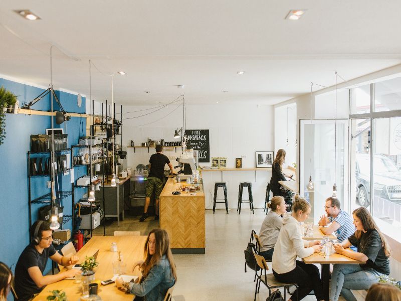 Neuvermietung Ladeneinheit, Umwidmung in Café – München-Schwanthaler Höhe